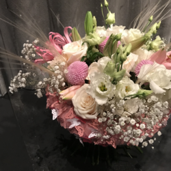 Flower arrangement with roses