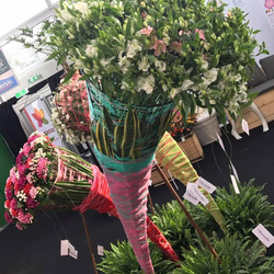 Flower arrangement with alstroemeria 1